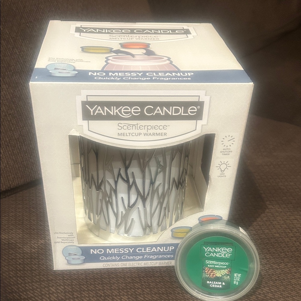 Brand New Yankee Candle Scenterpiece with Gray and White Design